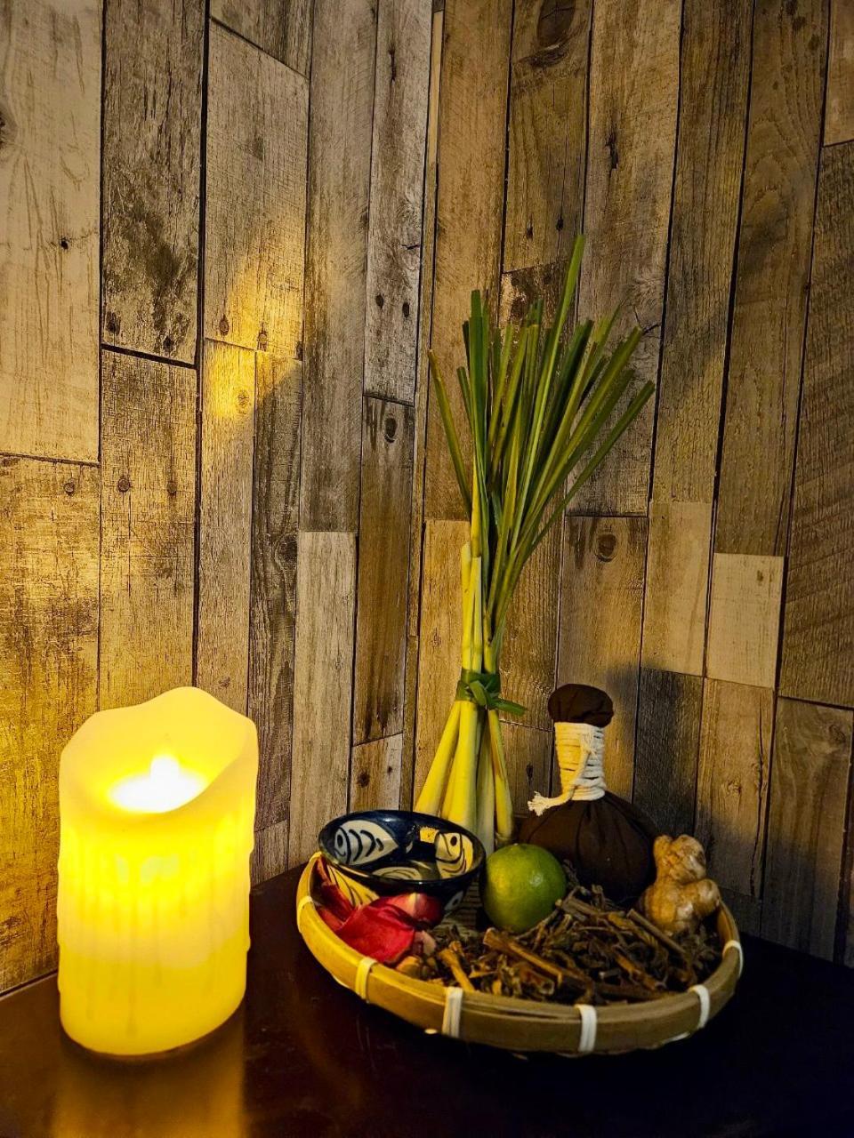 Vina Spa Hotel Hue Bagian luar foto