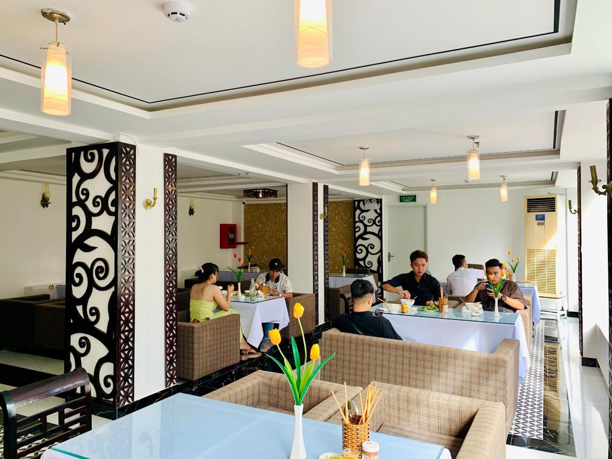 Vina Spa Hotel Hue Bagian luar foto