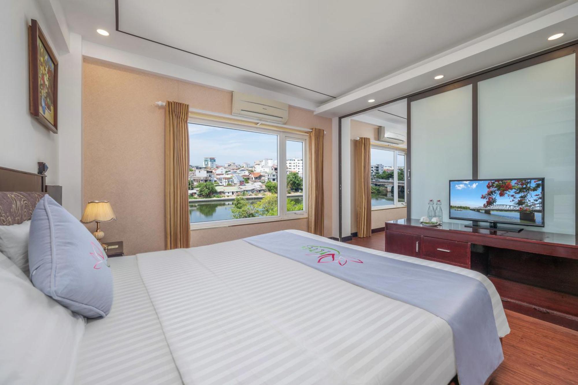 Vina Spa Hotel Hue Bagian luar foto
