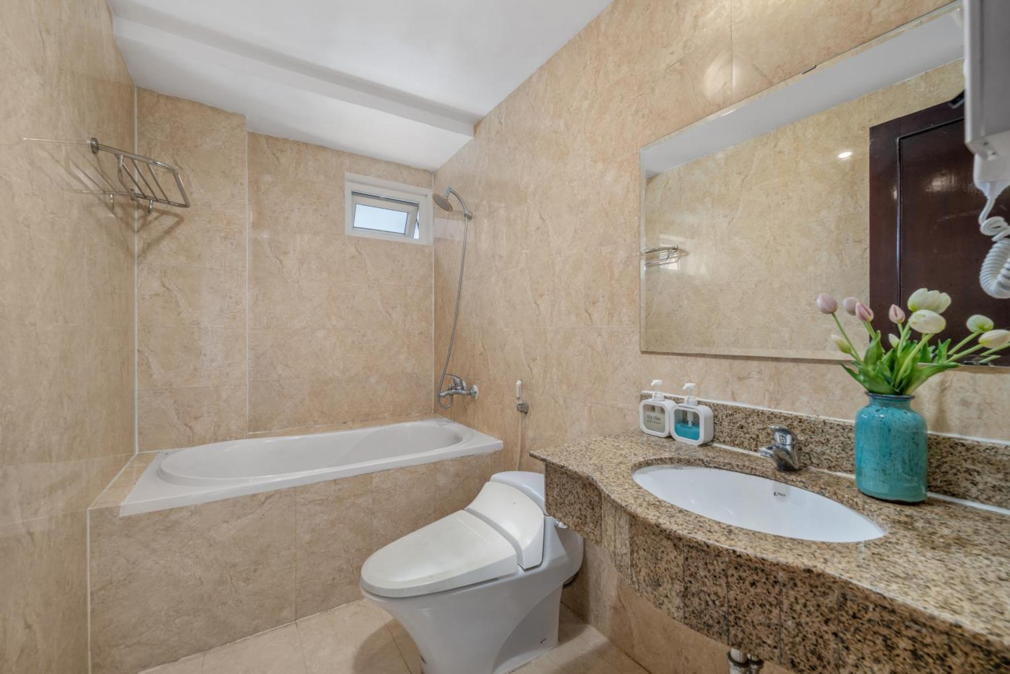 Vina Spa Hotel Hue Bagian luar foto